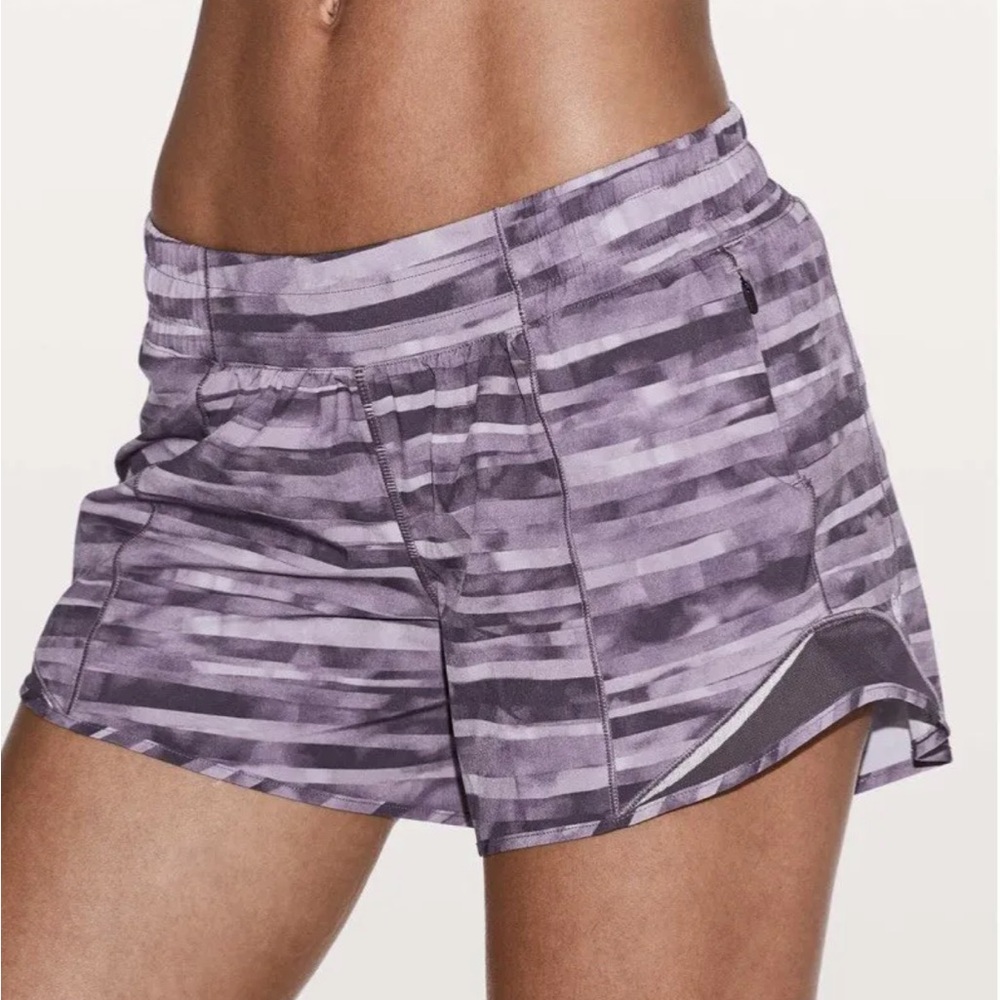 Lululemon Hotty Hot Short II in Shadowed Smoked Mullberry / Black Currant 4 tall